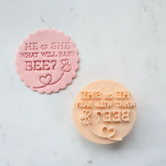 HE OR SHE WHAT WILL BABY BEE? EMBOSSER (60 MM)